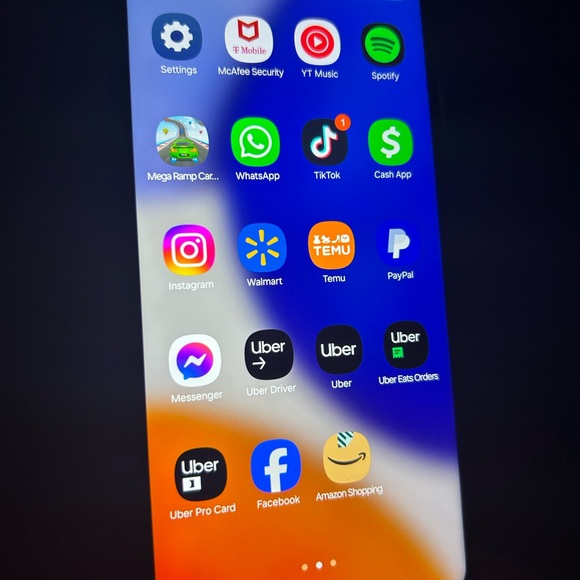 Black Smartphone with Advanced Features and App Compatibility